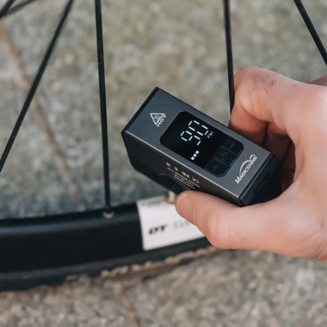 MAGICSHINE - AIRRO Mini Bicycle Tire Inflator Compact Bike Tire Pump (1)